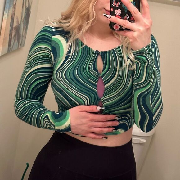 MOTEL Rocks size s green trippy print long sleeve button up crop top - Picture 5 of 7
